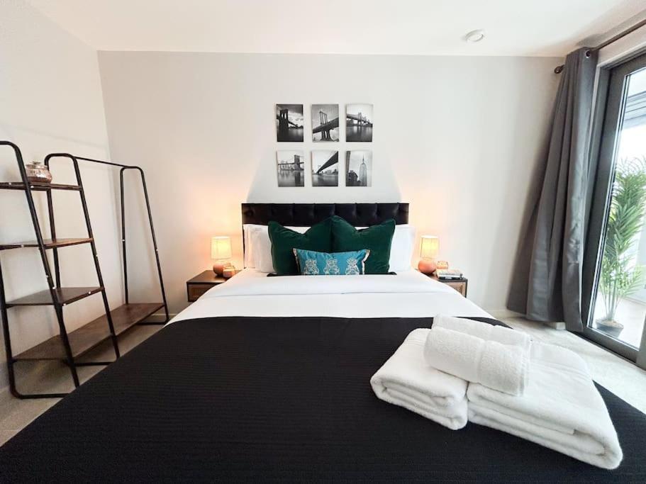Stylish Urban Sanctuary With Parking Apartment ลอนดอน ภายนอก รูปภาพ