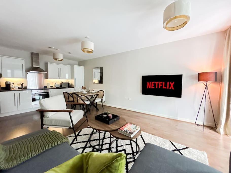 Stylish Urban Sanctuary With Parking Apartment ลอนดอน ภายนอก รูปภาพ