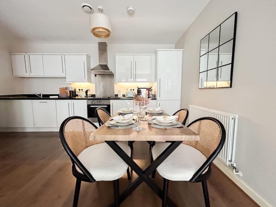 Stylish Urban Sanctuary With Parking Apartment ลอนดอน ภายนอก รูปภาพ