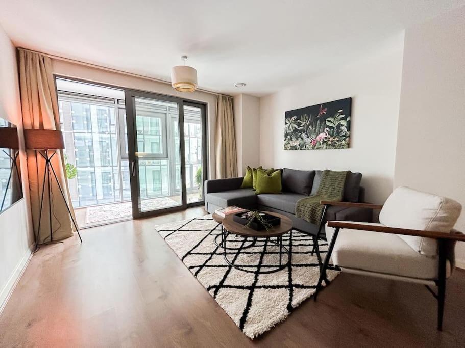 Stylish Urban Sanctuary With Parking Apartment ลอนดอน ภายนอก รูปภาพ