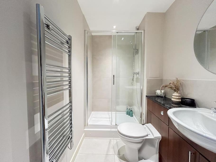 Stylish Urban Sanctuary With Parking Apartment ลอนดอน ภายนอก รูปภาพ
