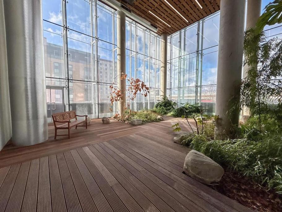 Stylish Urban Sanctuary With Parking Apartment ลอนดอน ภายนอก รูปภาพ
